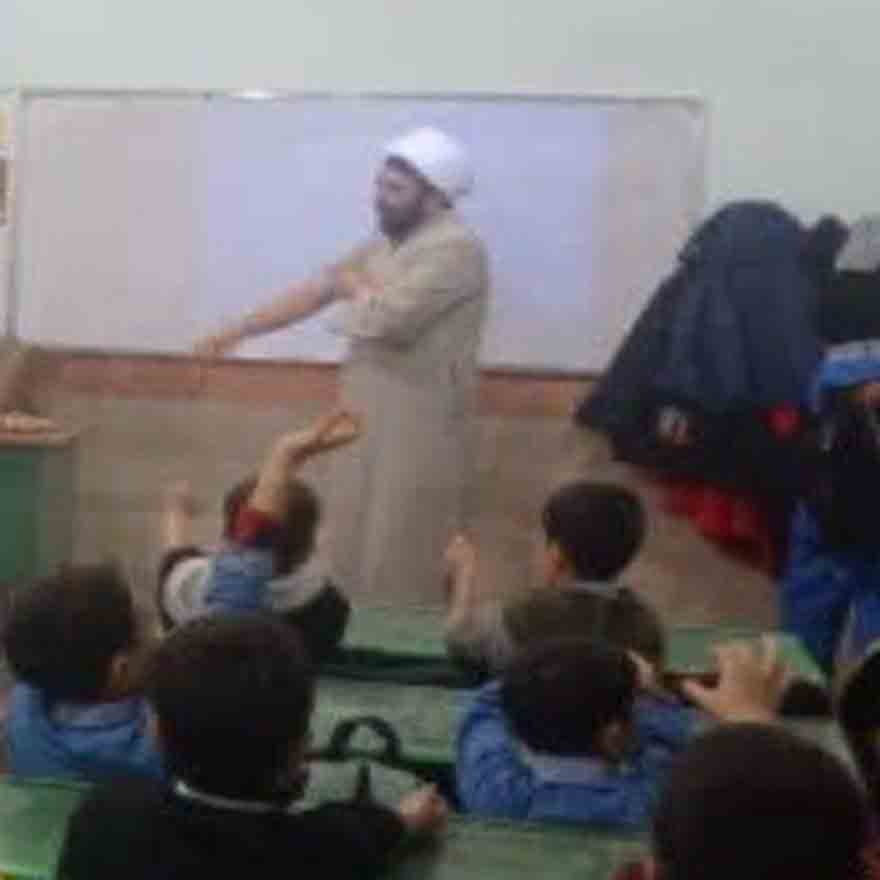 آموزش وضو به کودکان ابتدایی مدرسه بهشت آیین