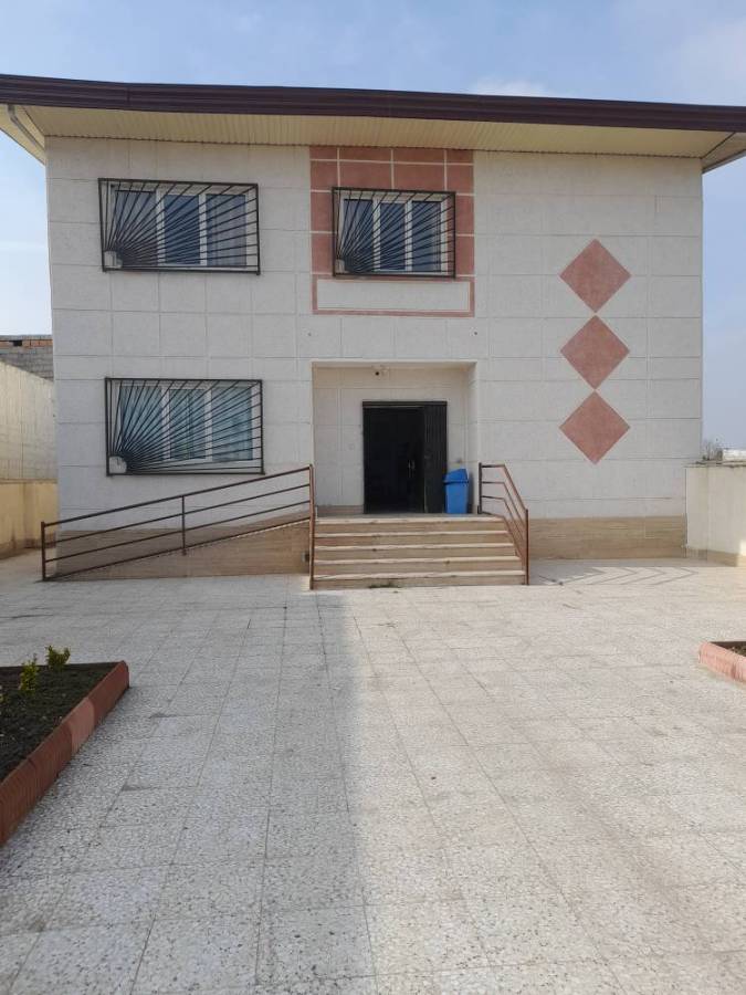 محوطه بیرونی کتابخانه